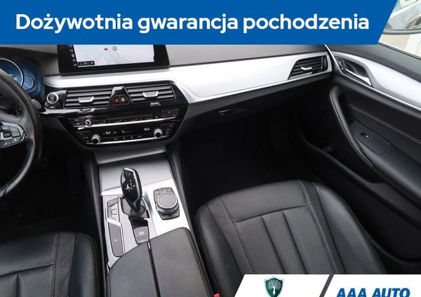 BMW Seria 5 cena 90000 przebieg: 191391, rok produkcji 2017 z Staszów małe 301